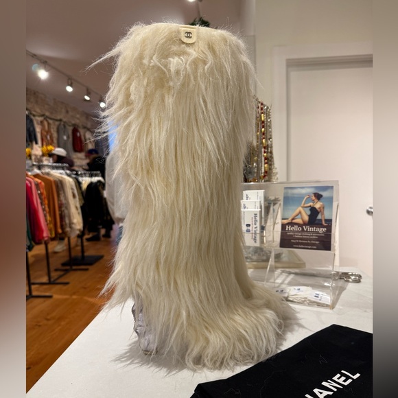 Chanel Icicle Heel Fantasy White Furry Yeti Mukluks Boots EU 39.5 US 8.5 FW 2010 - Picture 10 of 14